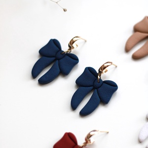 Kék nagy masnis függő fülbevaló, Ékszer, Fülbevaló, Lógó fülbevaló, Ékszerkészítés, Gyurma, MESKA