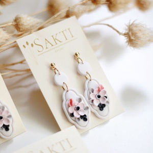 Romantikus virágos függő fülbevaló, Ékszer, Fülbevaló, Lógó fülbevaló, Ékszerkészítés, Gyurma, MESKA