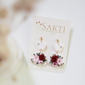 Virágos függő fülbevaló - Meska.hu
