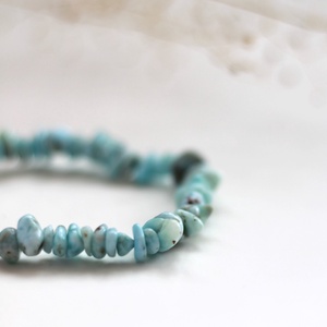 Larimár a bölcsesség karkötő - ékszer - karkötő - gyöngyös karkötő - Meska.hu