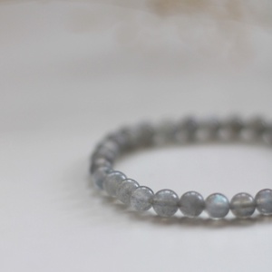 Védelmező labradorit karkötő - ékszer - karkötő - gyöngyös karkötő - Meska.hu