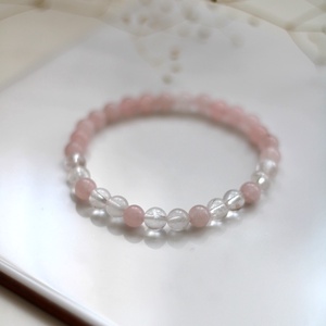 Szeretet rózsakvarc és hegyikristály karkötő - ékszer - karkötő - gyöngyös karkötő - Meska.hu
