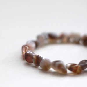 Stabilitás botswana achát karkötő - ékszer - karkötő - gyöngyös karkötő - Meska.hu