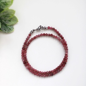 Turmalin rubellit fazettált nyaklánc  - ékszer - nyaklánc - gyöngyös nyaklánc - Meska.hu