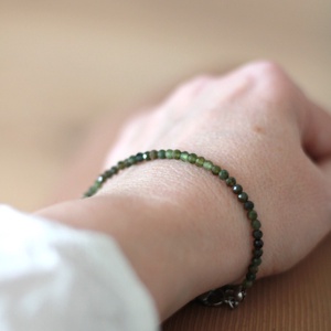 Turmalin verdelit kapcsos ásvány karkötő - ékszer - karkötő - gyöngyös karkötő - Meska.hu