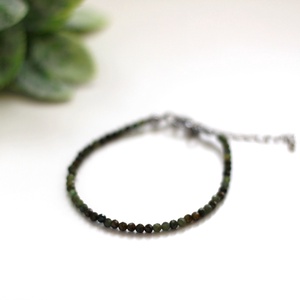 Turmalin verdelit kapcsos ásvány karkötő - ékszer - karkötő - gyöngyös karkötő - Meska.hu