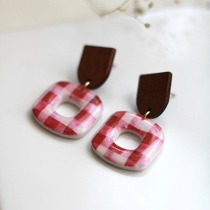 Kockás mintás kocka függő fülbevaló fával - ékszer - fülbevaló - lógó fülbevaló - Meska.hu