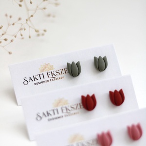 Zöld tulipán gomb fülbevaló, Ékszer, Fülbevaló, Pötty fülbevaló, Gyurma, Ékszerkészítés, MESKA