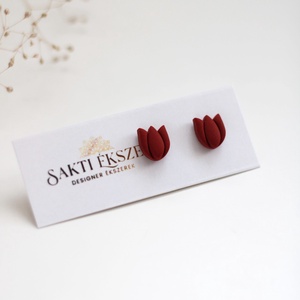 Bordó tulipán gomb fülbevaló, Ékszer, Fülbevaló, Pötty fülbevaló, Gyurma, Ékszerkészítés, MESKA