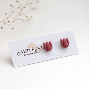 Rózsaszín tulipán gomb fülbevaló, Ékszer, Fülbevaló, Pötty fülbevaló, Gyurma, Ékszerkészítés, MESKA