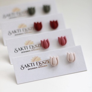Ekrü tulipán gomb fülbevaló, Ékszer, Fülbevaló, Pötty fülbevaló, Gyurma, Ékszerkészítés, MESKA