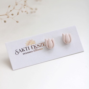 Ekrü tulipán gomb fülbevaló - ékszer - fülbevaló - pötty fülbevaló - Meska.hu