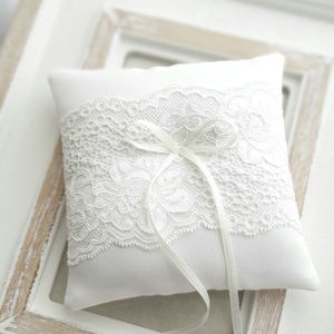 Gyűrűpárna CELINE, csipkés szatén gyűrűpárna - Meska.hu