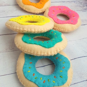 Bababarát filc fánkok - játék & sport - készségfejlesztő és logikai játék - készségfejlesztő és logikai játék - Meska.hu