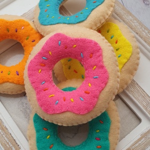 Bababarát filc fánkok - játék & sport - készségfejlesztő és logikai játék - készségfejlesztő és logikai játék - Meska.hu