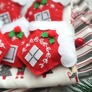 Karácsonyi bababarát filc díszek, házikók, Karácsony, Karácsonyi lakásdekoráció, Karácsonyfadíszek, Varrás, MESKA