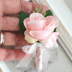 Csuklódísz és kitűző PINKROSES - esküvő - ékszer - karkötő & csuklódísz - Meska.hu