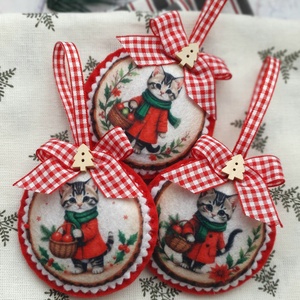 Bababarát karácsonyi filc díszek, cicák - karácsony - karácsonyi lakásdekoráció - karácsonyfadíszek - Meska.hu