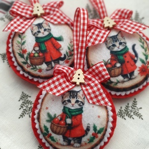 Bababarát karácsonyi filc díszek, cicák - karácsony - karácsonyi lakásdekoráció - karácsonyfadíszek - Meska.hu