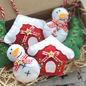 Bababarát karácsonyi filc díszek, Hóember, házikó, fenyőfa, Karácsony, Karácsonyi lakásdekoráció, Karácsonyfadíszek, Varrás, MESKA