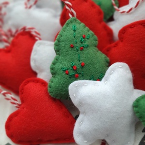 Bababarát karácsonyi filc díszek, csillagok szívek és hímzett fenyőfa - karácsony - karácsonyi lakásdekoráció - karácsonyfadíszek - Meska.hu