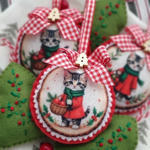 Bababarát karácsonyi filc díszek, cicák és fenyők - karácsony - karácsonyi lakásdekoráció - karácsonyfadíszek - Meska.hu