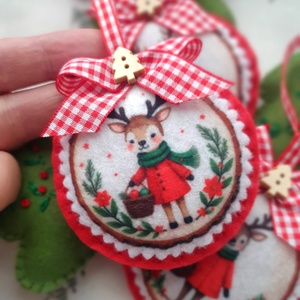 Bababarát karácsonyi filc díszek, rénszarvasok és fenyők - karácsony - karácsonyi lakásdekoráció - karácsonyfadíszek - Meska.hu