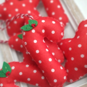 Bababarát karácsonyi filc díszek, pöttyös  - karácsony - karácsonyi lakásdekoráció - karácsonyfadíszek - Meska.hu