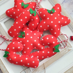 Bababarát karácsonyi filc díszek, pöttyös , Karácsony, Karácsonyi lakásdekoráció, Karácsonyfadíszek, Varrás, MESKA