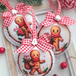 Bababarát karácsonyi filc díszek, mézis, Karácsony, Karácsonyi lakásdekoráció, Karácsonyfadíszek, Varrás, 3db kézzel varrt karácsonyi filc dísz. 
7.5 cm átmérőjű.
Az ár egy csomagra vonatkozik.

Törhetetle..., MESKA