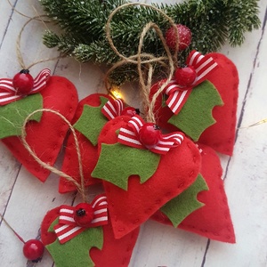Karácsonyi filc szívek, magyallal, Karácsony, Karácsonyi lakásdekoráció, Karácsonyfadíszek, Varrás, MESKA