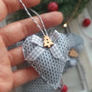 Bababarát karácsonyi filc szívek, kötött hatású filcszívek - karácsony - karácsonyi lakásdekoráció - karácsonyfadíszek - Meska.hu