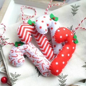Bababarát karácsonyi filc díszek, pöttyös , Karácsony, Karácsonyi lakásdekoráció, Karácsonyfadíszek, Varrás, MESKA