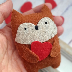 Valentin napi rókafigura szívvel  - játék & sport - plüssállat & játékfigura - róka - Meska.hu