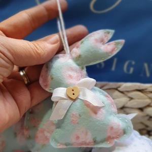 Nagyméretü húsvéti barkadíszek, rózsás nyuszik és tojás, puha filcdíszek  - ünnepi díszek, dekorációk - húsvéti díszek és dekorációk - húsvéti tojásfadíszek - Meska.hu