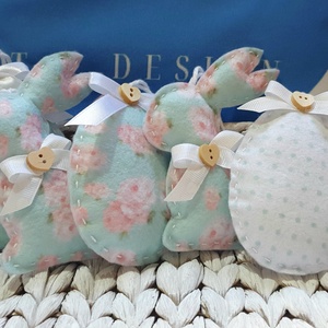 Nagyméretü húsvéti barkadíszek, rózsás nyuszik és tojás, puha filcdíszek  - ünnepi díszek, dekorációk - húsvéti díszek és dekorációk - húsvéti tojásfadíszek - Meska.hu