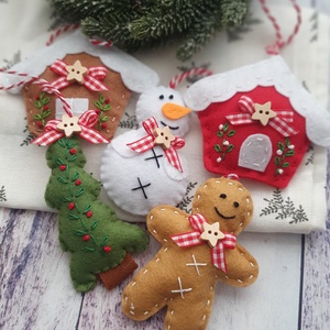 Bababarát karácsonyi filc díszek, Hóember, házikó, fenyőfa - Meska.hu