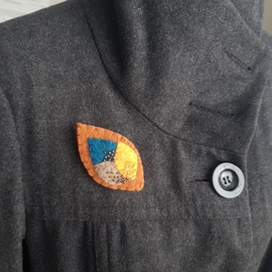 Levél formájú gyapjúfilc bross, kitűző - ékszer - kitűző és bross - Meska.hu