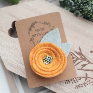 Gyapjúfilc bross, kitűző, Ékszer, Kitűző és Bross, Ékszerkészítés, Gyöngyfűzés, gyöngyhímzés, MESKA