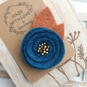 Gyapjúfilc bross, kitűző, Ékszer, Kitűző és Bross, Ékszerkészítés, Gyöngyfűzés, gyöngyhímzés, MESKA