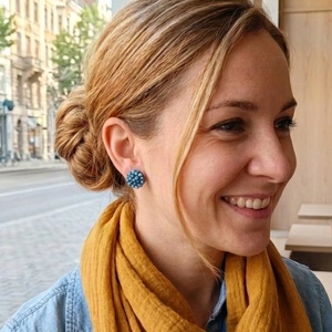 Gyöngyös gyapjúfilc fülbevaló, ékszer, ajándék  - ékszer - fülbevaló - pötty fülbevaló - Meska.hu