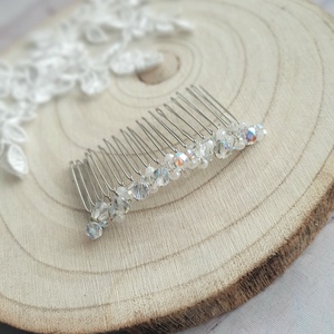 Menyasszonyi gyöngyös hajfésű, hajdísz, kontydísz  "HELEN", Esküvő, Hajdísz, Kontydísz & Hajdísz, Hímzés, Varrás, Menyasszonyi fazettázott AB crystal üveg gyöngyökkel díszített hajfésű, kontydísz.
, MESKA