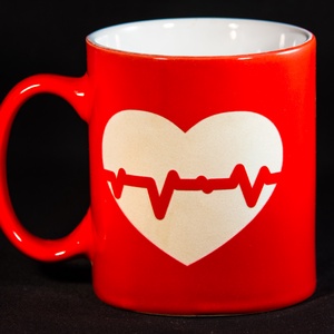 Homokgravírozott Szívecske EKG bögrék, Otthon & Életmód, Konyhafelszerelés, tálalás, Tálalás, Bögre & Csésze, Szobrászat, Gravírozás, pirográfia, MESKA