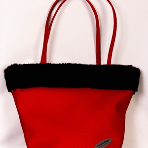 Vagány ökobőr piros shopper bag fekete szőrmével díszítve, Táska & Tok, Variálható táska, Varrás, MESKA