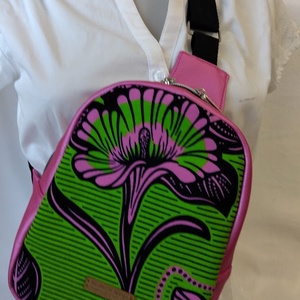 Afrika varázsa Mini hátizsák fényes pink ökóbőr/ zöld  alapon pink  virág minta motívummal - táska & tok - kézitáska & válltáska - vállon átvethető táska - Meska.hu