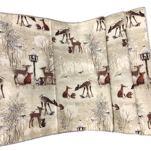 Dekoratív karácsonyi asztali terítő/ futó őzike mintával - karácsony - karácsonyi lakásdekoráció - ünnepi asztaldekoráció - Meska.hu