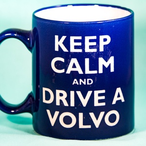 KEEP CALM AND DRIVE A  VOLVO-homokgravirozott bögre - otthon & életmód - konyhafelszerelés, tálalás - tálalás - bögre & csésze - Meska.hu