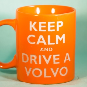 KEEP CALM AND DRIVE A  VOLVO-homokgravirozott bögre - otthon & életmód - konyhafelszerelés, tálalás - tálalás - bögre & csésze - Meska.hu
