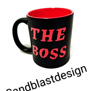 THE BOSS-homokgravirozott bögre, Otthon & Életmód, Konyhafelszerelés, tálalás, Tálalás, Bögre & Csésze, Gravírozás, pirográfia, MESKA