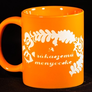 Magyar népi motívumos-Rókaszemű mennyecske-homokgravirozott bögre, Otthon & Életmód, Konyhafelszerelés, tálalás, Tálalás, Bögre & Csésze, Gravírozás, pirográfia, MESKA